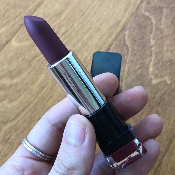 Ellen Tracy Other - BNWT Ellen Tracy matte lipstick